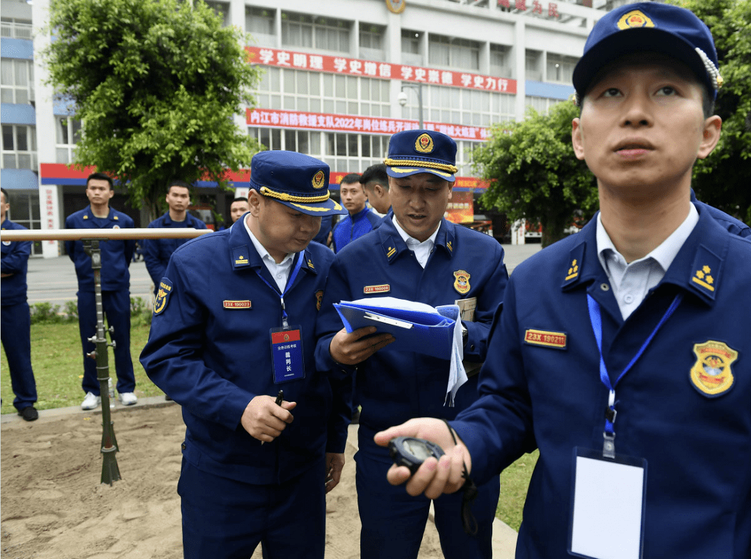 橄榄球淘汰赛，岭南闪电队与钱塘玄武队读秒扳平，体能对抗拉满！精神属性拉满